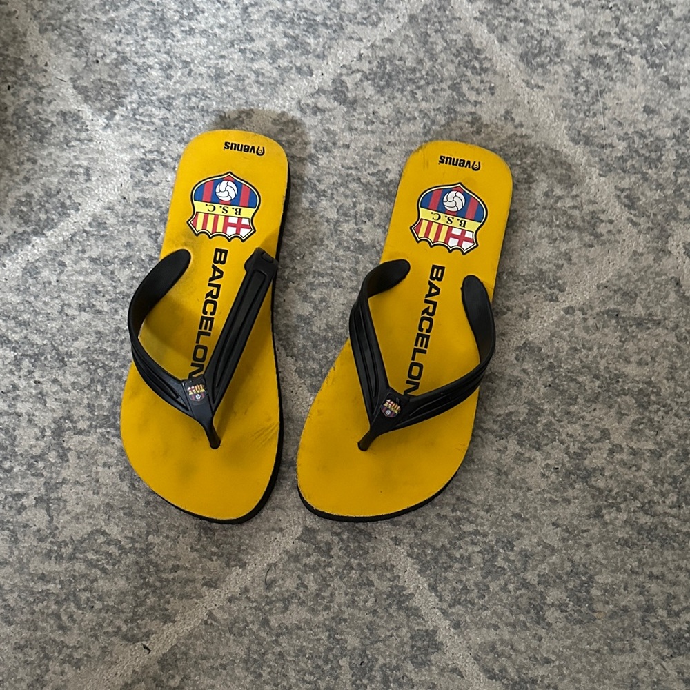 VENUS Black Flip Flops